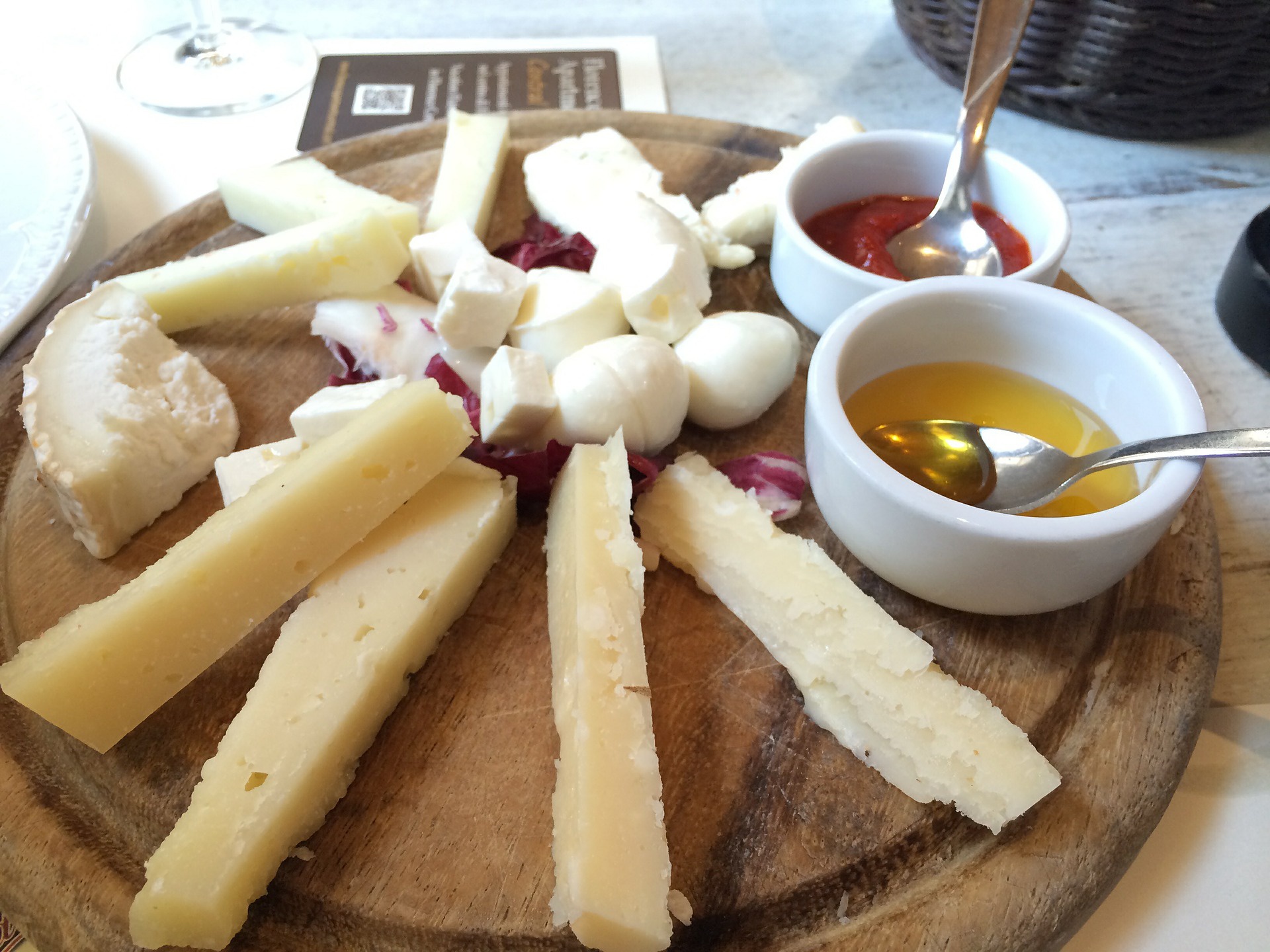 parmesan-g87879b63c_1920.jpg